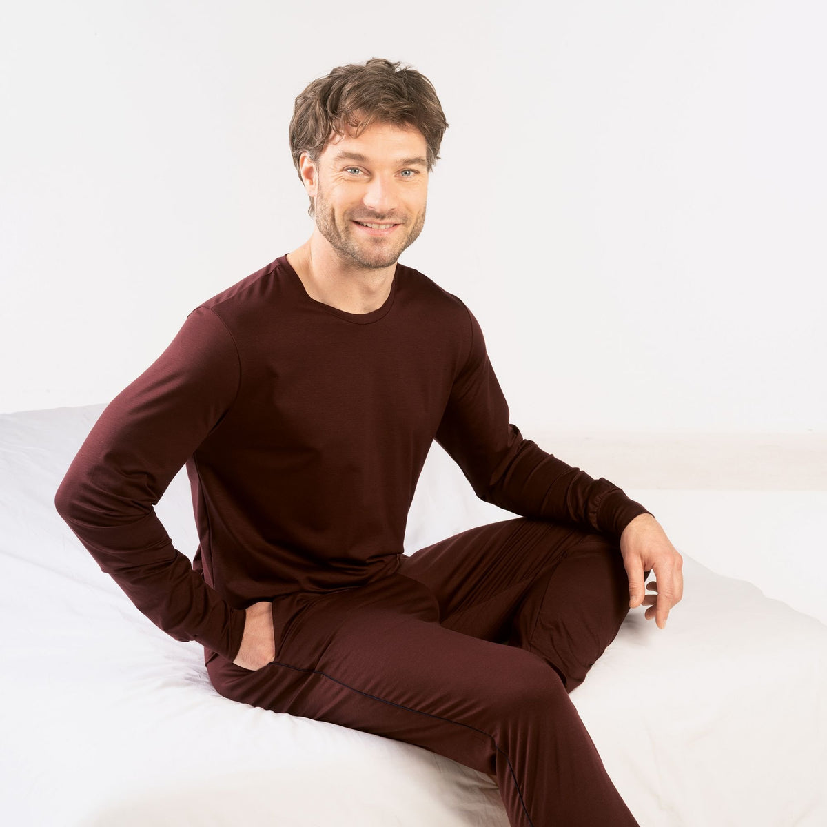 Pijama comprido ISA com decote redondo e punhos