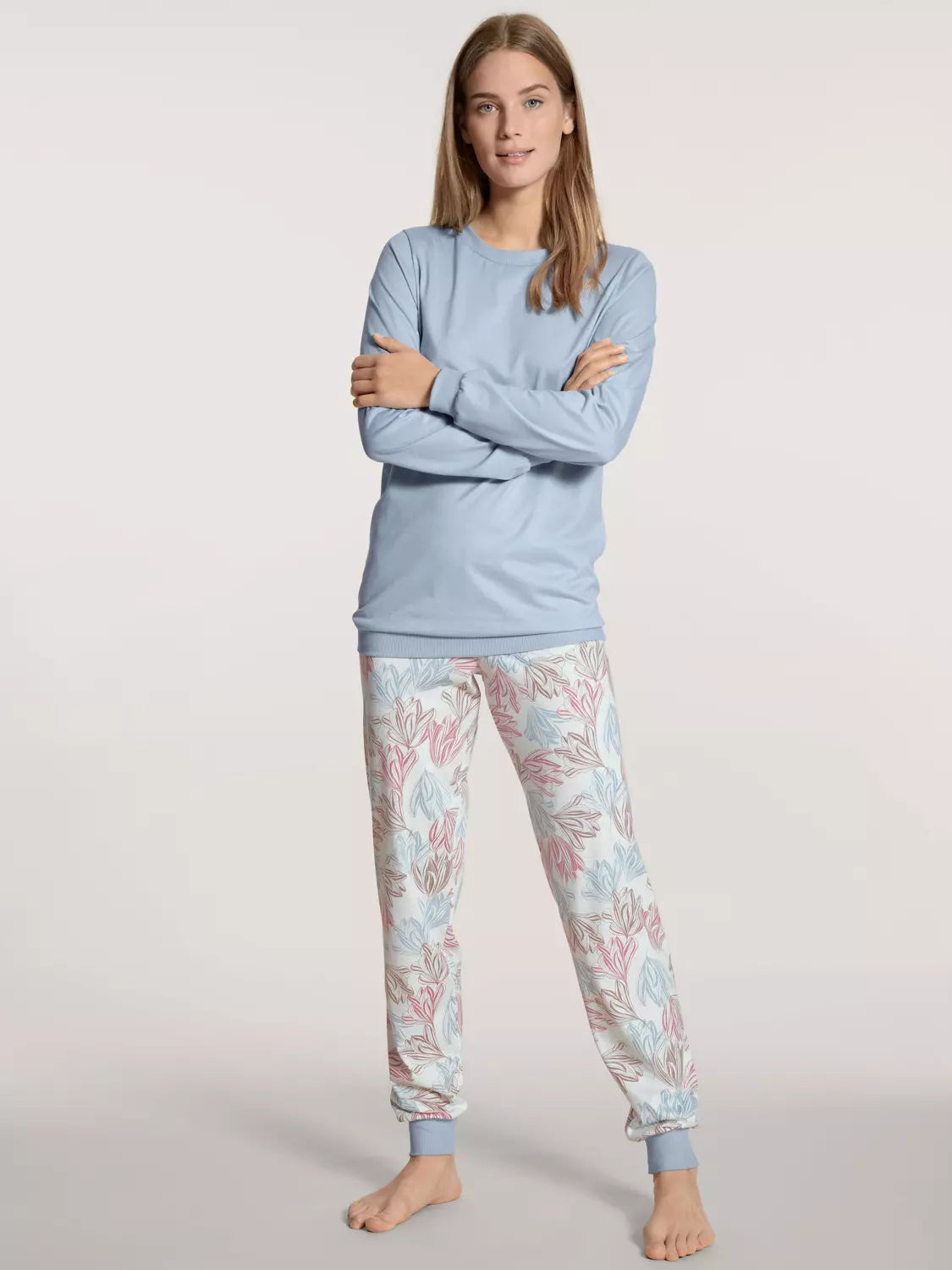 Pyjama avec bords élastiques.