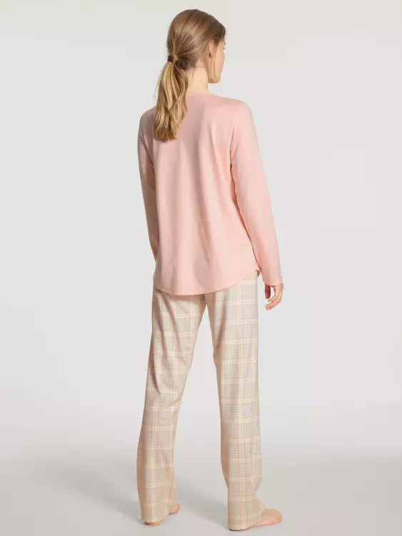 Pyjama long sans bords élastiques.