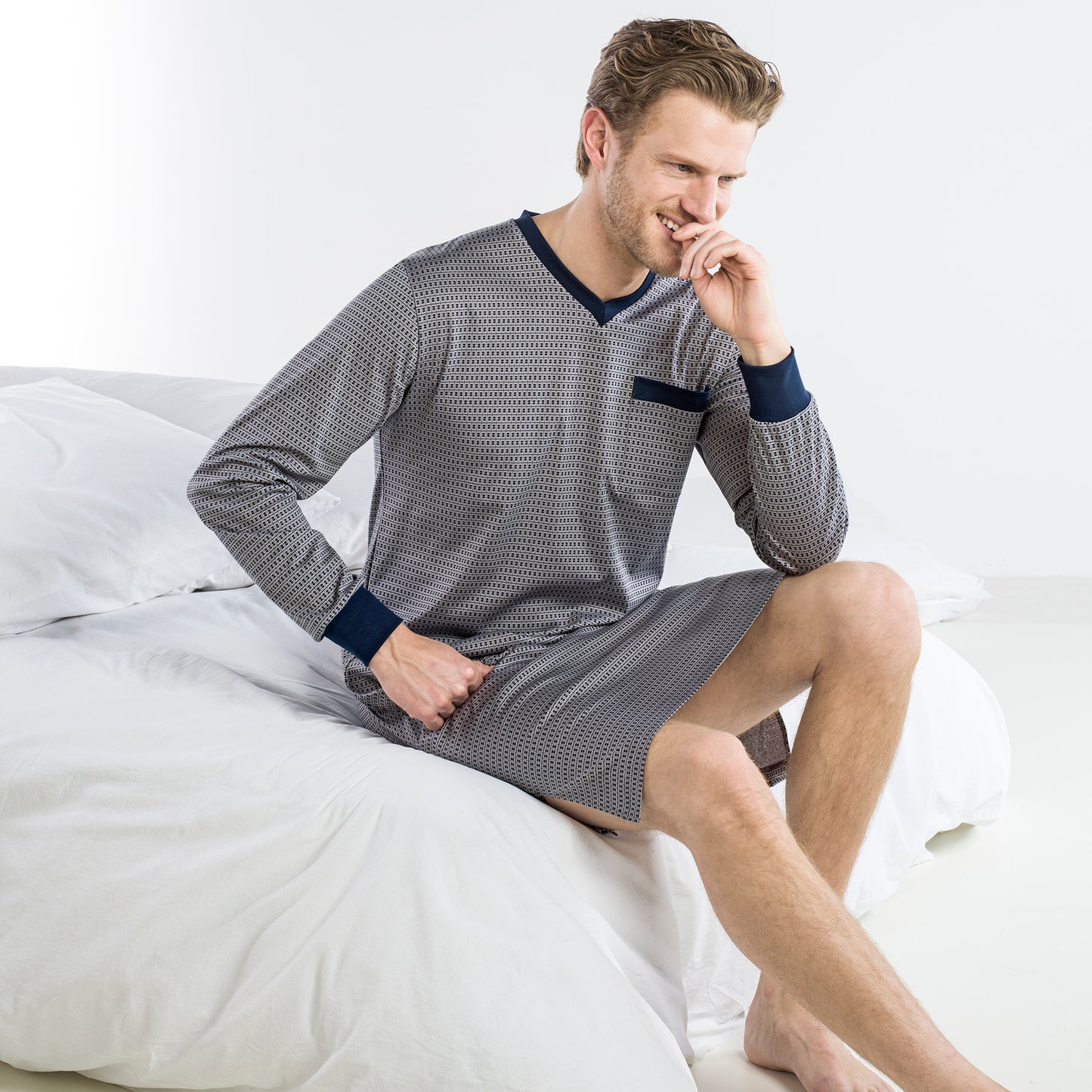 CHEMISE DE NUIT MANCHES LONGUES, ENCOLURE EN V