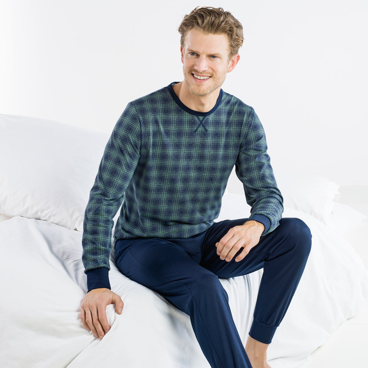 PYJAMA LONG, ENCOLURE RONDE, POIGNETS SERRÉS