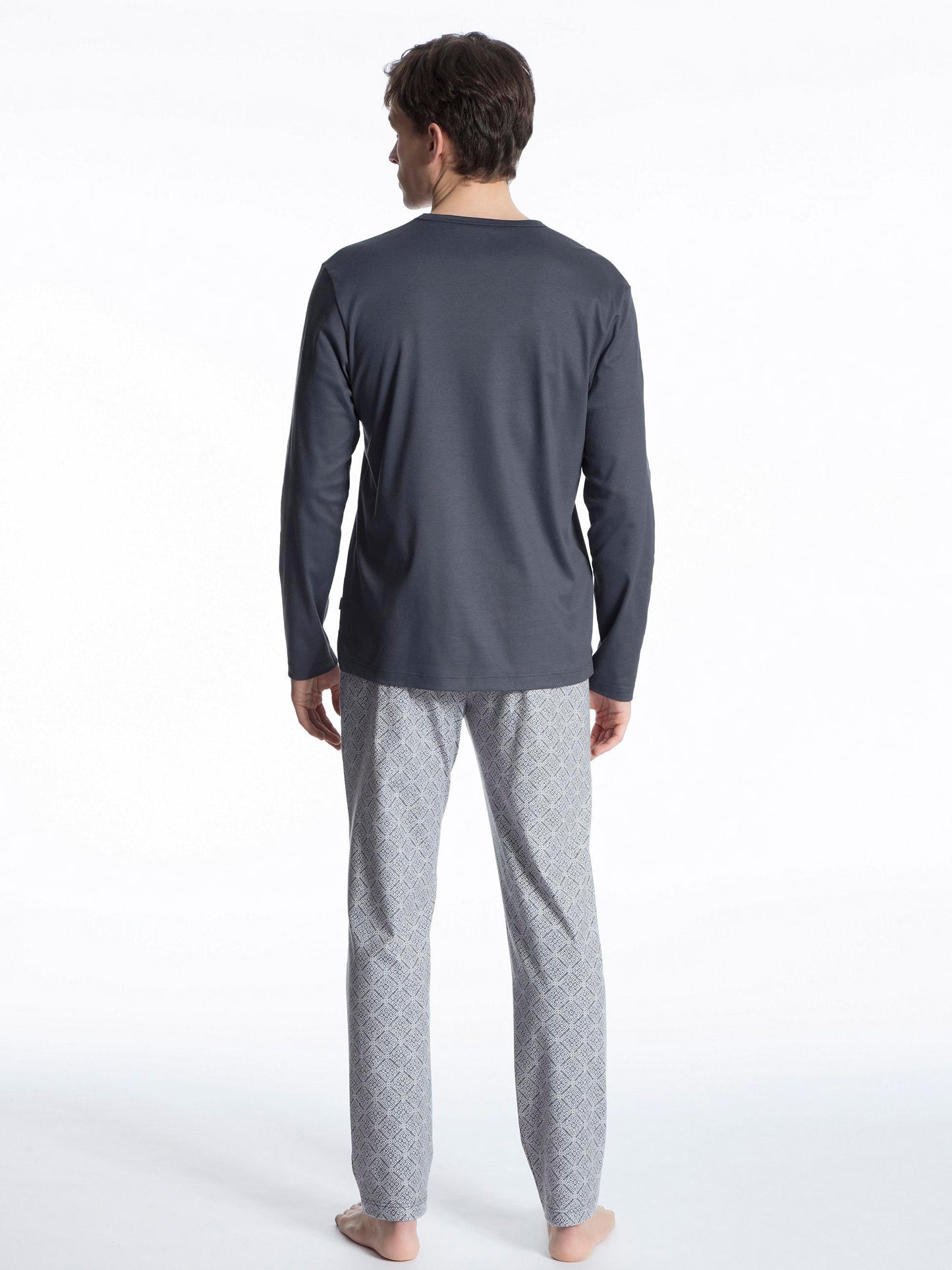 Warm pajamas without cuffs