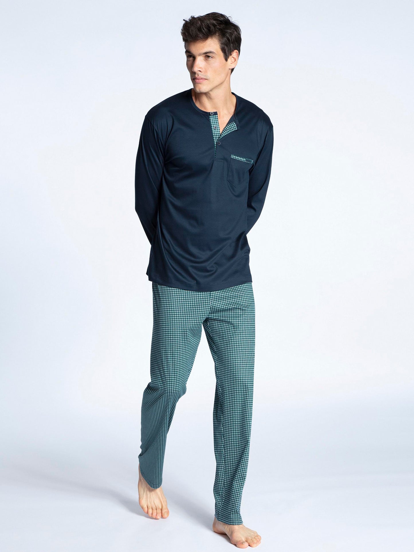 Pyjama sans bords élastiques.