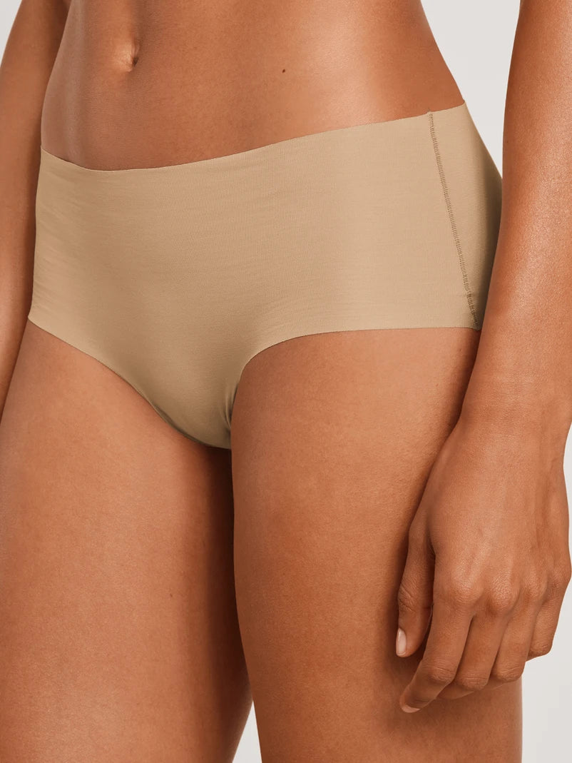 http://lingerie-wolf.com/cdn/shop/products/Calida-Natural-Skin-Seamless-Panty-low-cut-Compostable-beige-24339-944.webp?v=1678468200